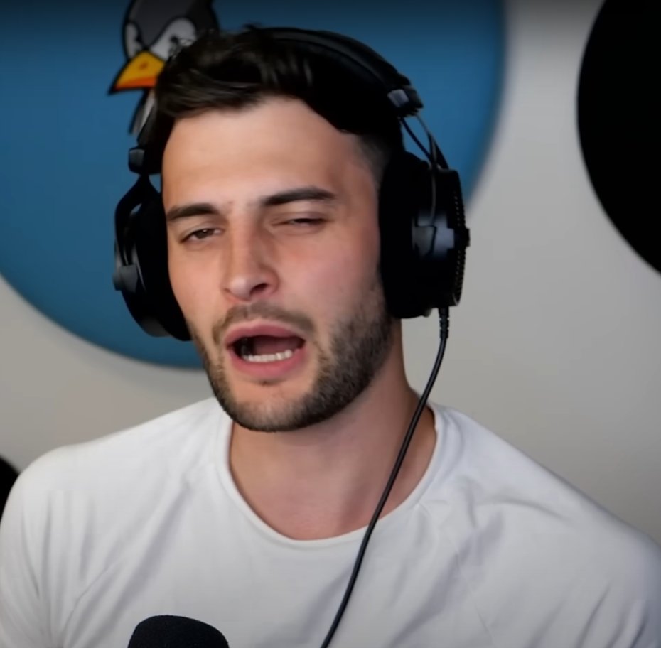 Samothy821752's tweet photo. @SB_737 hey SB your mt favorite YouTuber and i wuld like to show you funny image that you can use for thumb nails https://t.co/WM6Z6cc1Ks