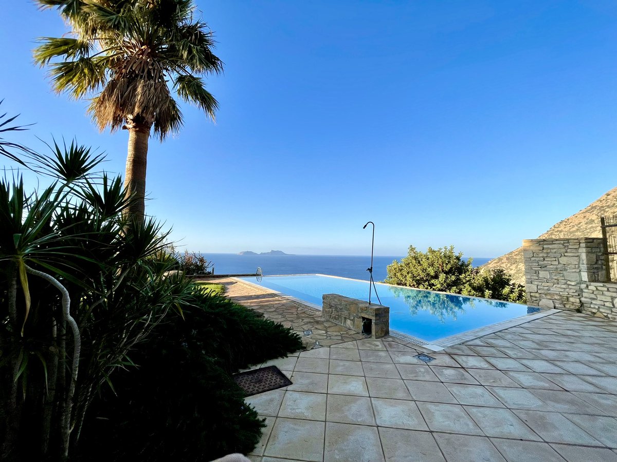 mgitzi's tweet photo. So grausliches Wetter hier!
#Criti #Kreta #AgioGeorgios https://t.co/lUfEet4WJu
