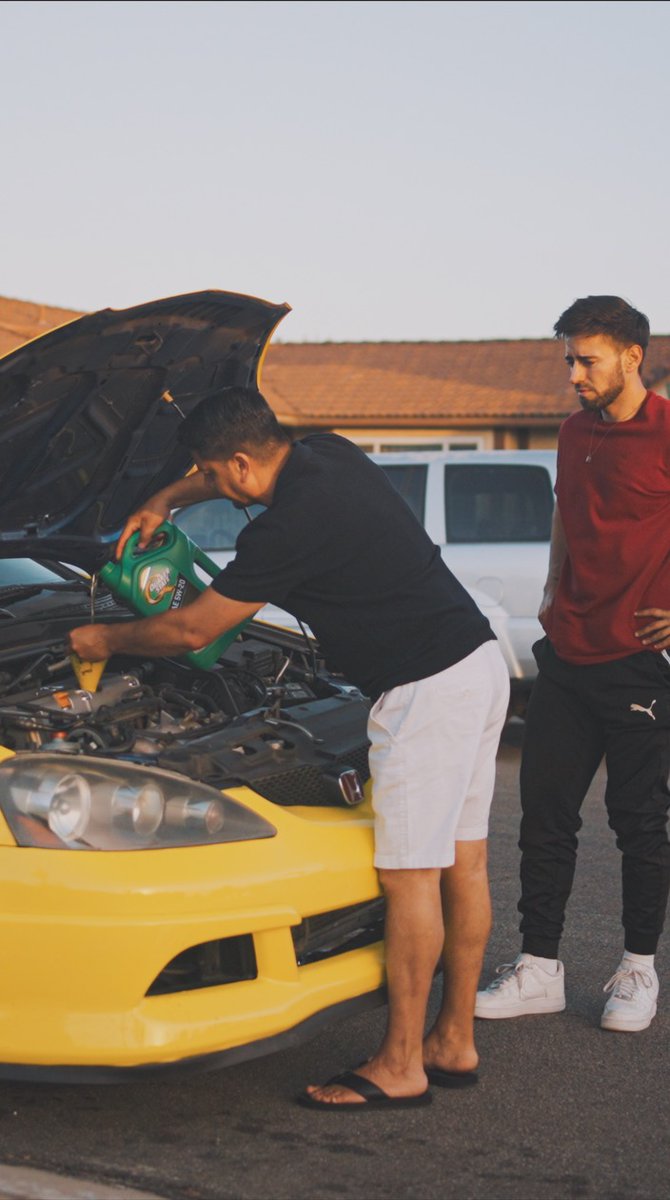 QuakerState's tweet image. Teamwork makes the dream work 🤝 Who are you working in the garage with? #EnergizeYourEngine