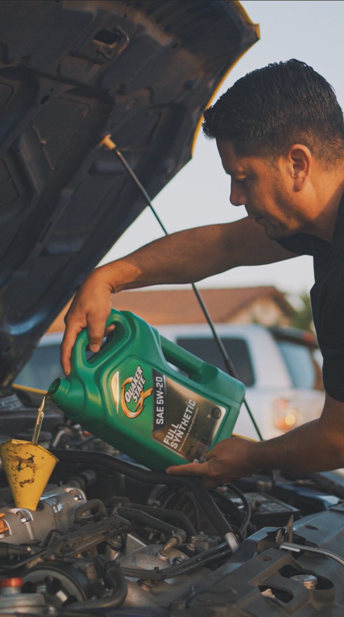 QuakerState's tweet image. Teamwork makes the dream work 🤝 Who are you working in the garage with? #EnergizeYourEngine