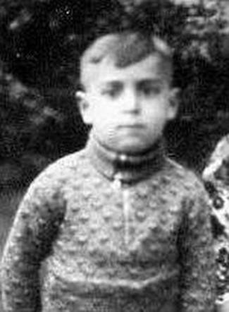 25 October 1934 | A Dutch Jewish boy, Elias Israël de la Penha, was born in Amsterdam.

In August 1942 he was deported to #Auschwitz and murdered in a gas chamber after the selection.