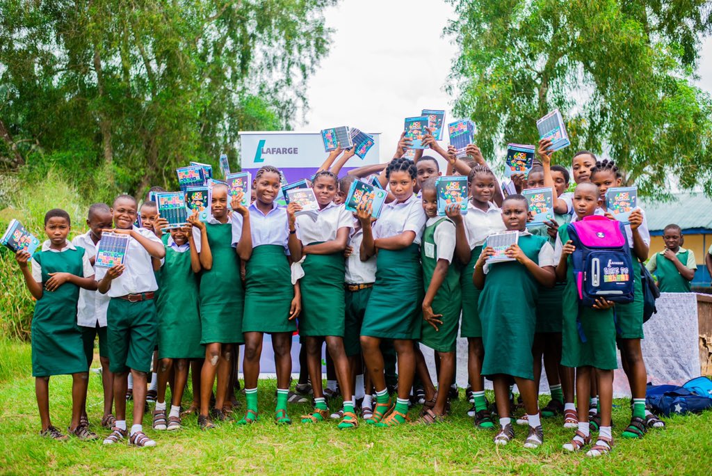 Lafarge_Africa's tweet image. With over 2,000 pupils benefiting from essential tools for their education, we&apos;re confident that this initiative will make a lasting impact, equipping them with the knowledge to thrive and succeed.

#LafargeAfrica #BackToSchoolProgram #Thrivingwithourcommunities