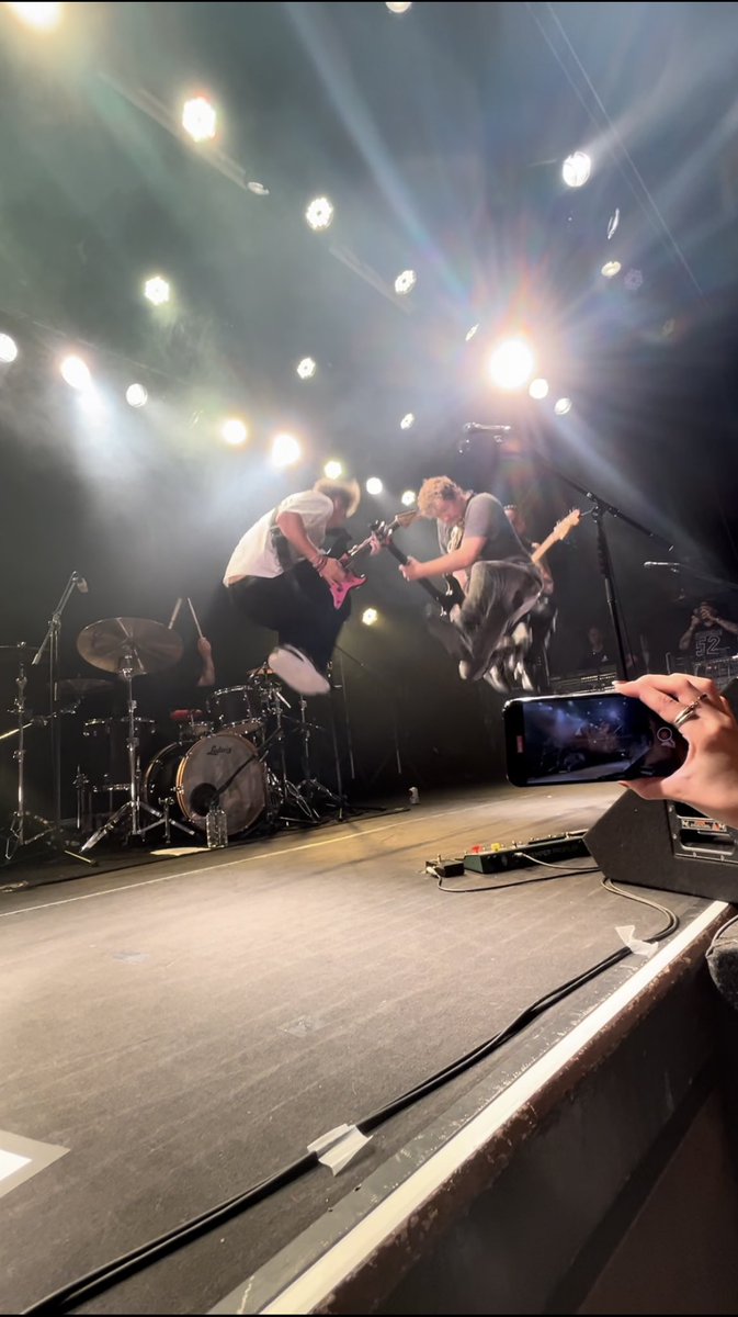 えんな tweet media