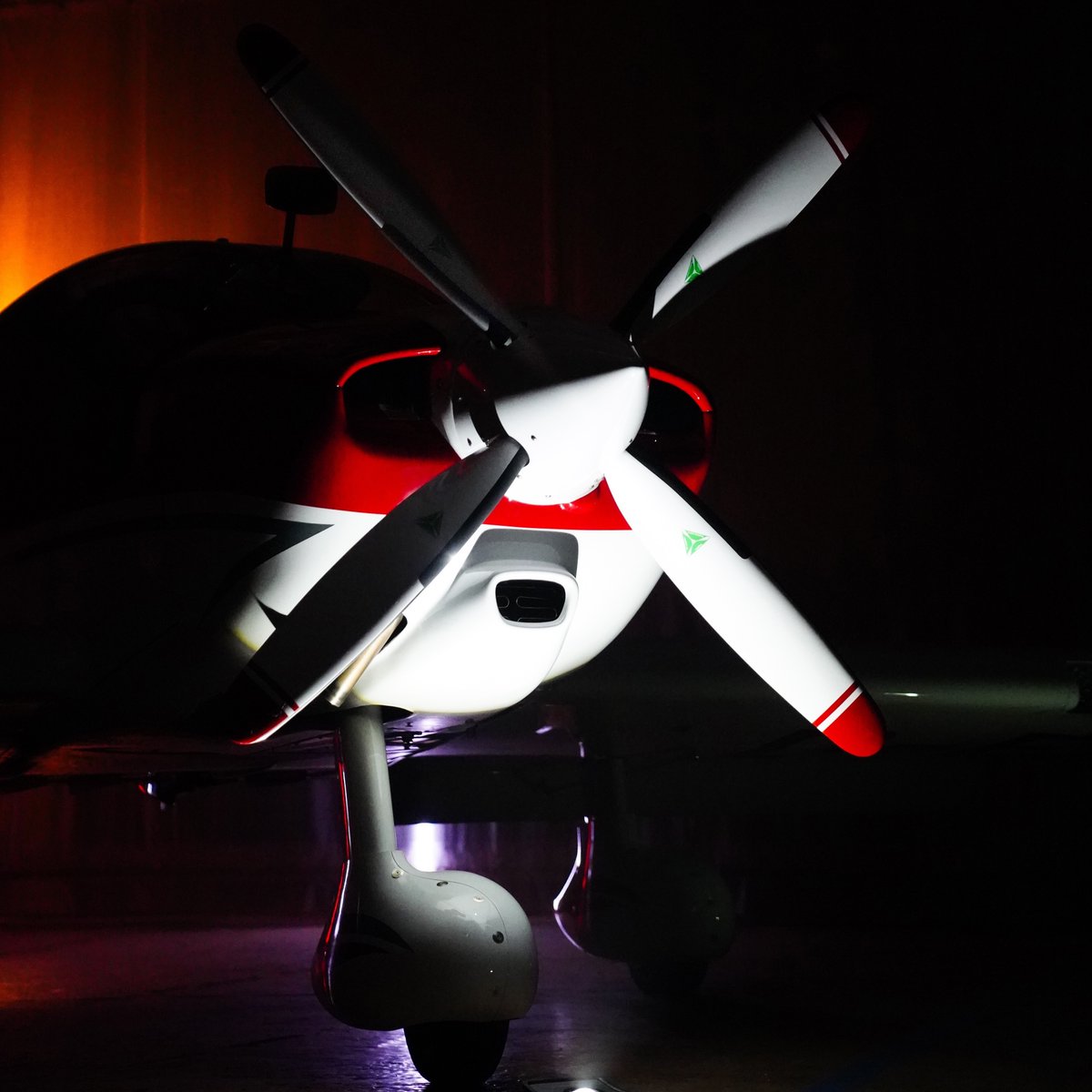 DR401-180RACS 👀
Le DR401 Remorqueur équipé d’une hélice à pas variable quadripale MT Propeller. 

#RobinAircraft #DR401 #Artisanat #SavoirFaire #Aviation #MadeInFrance #avgeeks #aerolovers #robinbyceapr