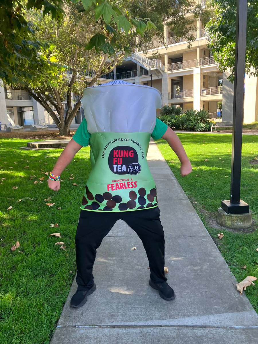 I wanna post for #FursuitFriday but I don't have a fursuit yet. However I was told that this is an "avant garde" fursuit. So for now this will do