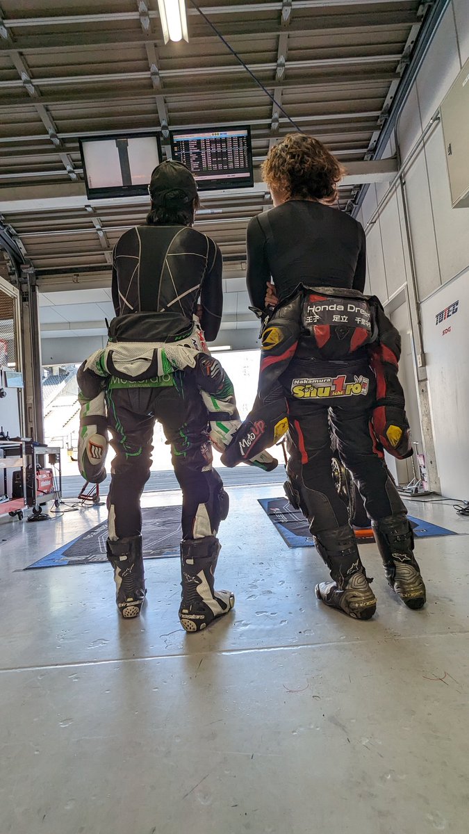 ShinsyuRen's tweet photo. #無言で後姿を見せつけよ見た人もやってねお願い
#TOTEC
#SDG
#HYOD
#OVTI
#arai
#alpinestars
#BMW #M1000RR https://t.co/rpVxEtImbx