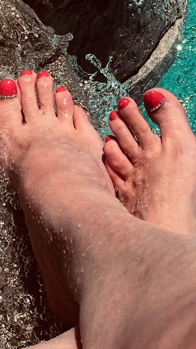 PrettyToesGigi1's tweet photo. Yummy 🤤 💦😉 #prettytoes #longtoes #prettyfeet https://t.co/2EmODZ3MqD