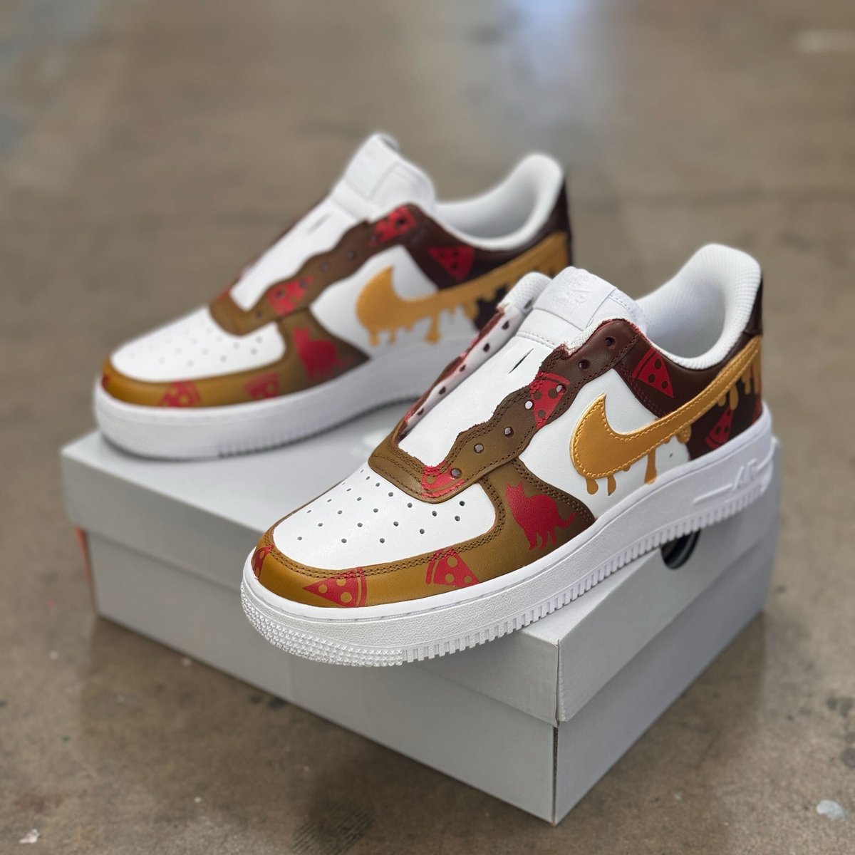 DeepDishSwift's tweet image. 🚨 Ever dreamed of owning a unique pair of pizza cat Nike Air Force 1s? 

Well... we can make that dream come true! We have partnered with @RevenueCat to offer just that 😊 

If you buy your Deep Dish ticket by November 1st,  you will be put in a raffle for 1 of 10 of these 👇