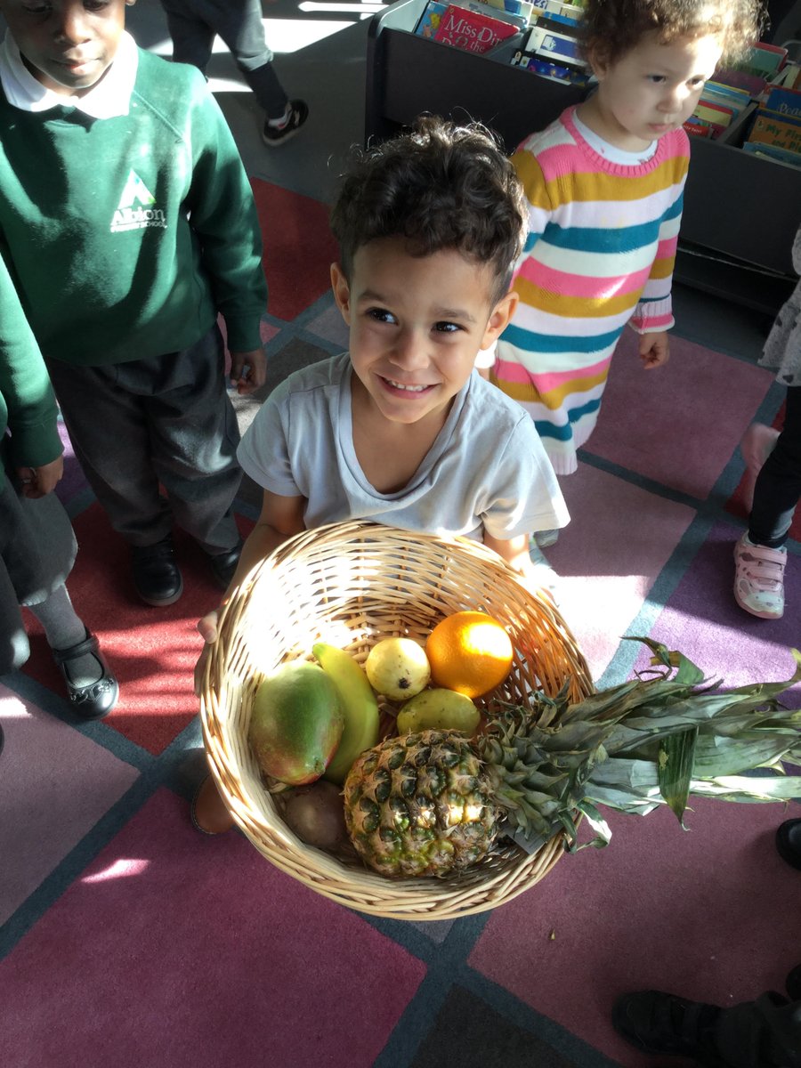 AlbionPrimary's tweet photo. Children in Nursery have been learning the story Handa's Surprise this week. Today they got the chance to try some of the foods from the story for themselves. Safe to say, we didn't love all of the foods we tried but loved the experience of being taste testers!
#APSEYFS https://t.co/4LDrsIx2mq