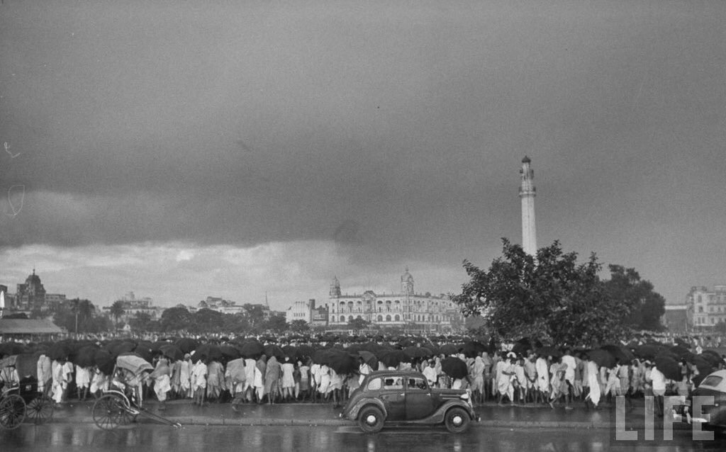 IndiaHistorypic's tweet photo. 1951 :: Heavy Rain In Calcutta 

(Photo :: James Burke /LIFE) https://t.co/EEq5NKtSUV