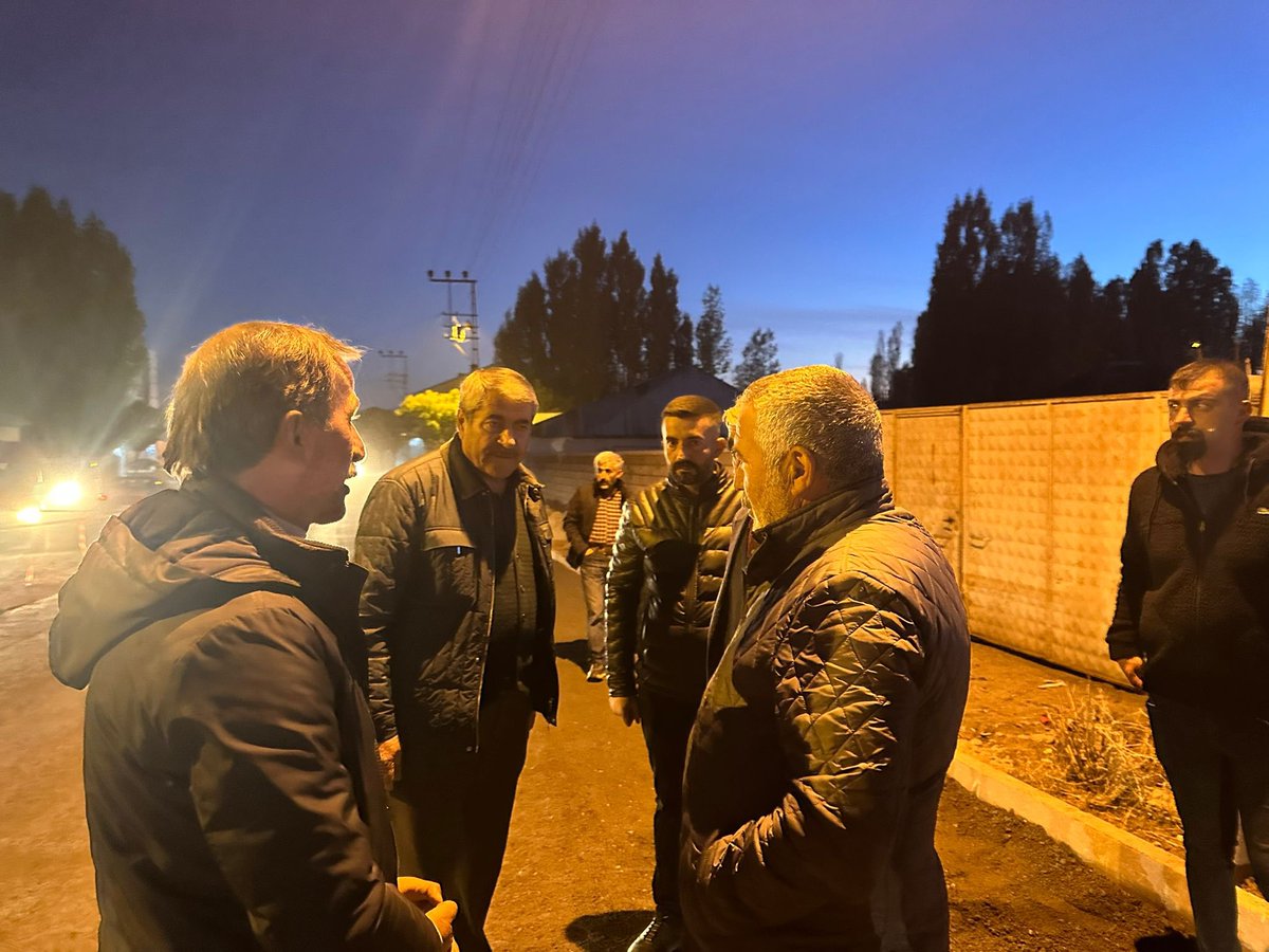 Abdulhalik_Tskn's tweet photo. 📍 Patnos 

#AdımAdımPatnos diyerek an itibarıyla sahadayız! Gece olmuş, gündüz olmuş hiç fark etmez, biz sizler için varız, İlçemizde yerel hizmetlerin yerine getirilmesi,şehrimizle ilgili projelerin hayata geçirilmesi ve şehrimizi ihya etmek hususunda arı gibi çalışmaya devam !
Her şey Patnos İçin,Herşey siz değerli halkımız için…