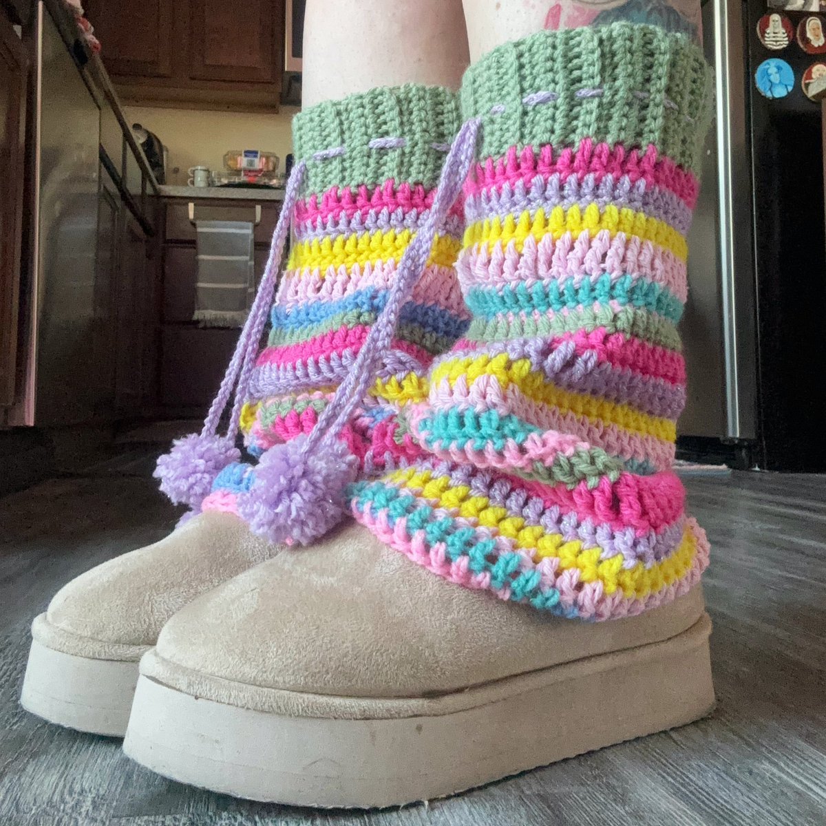 I might have a slight obsession with leg warmers right now. Need to make these in a million different color combos 🧶✨