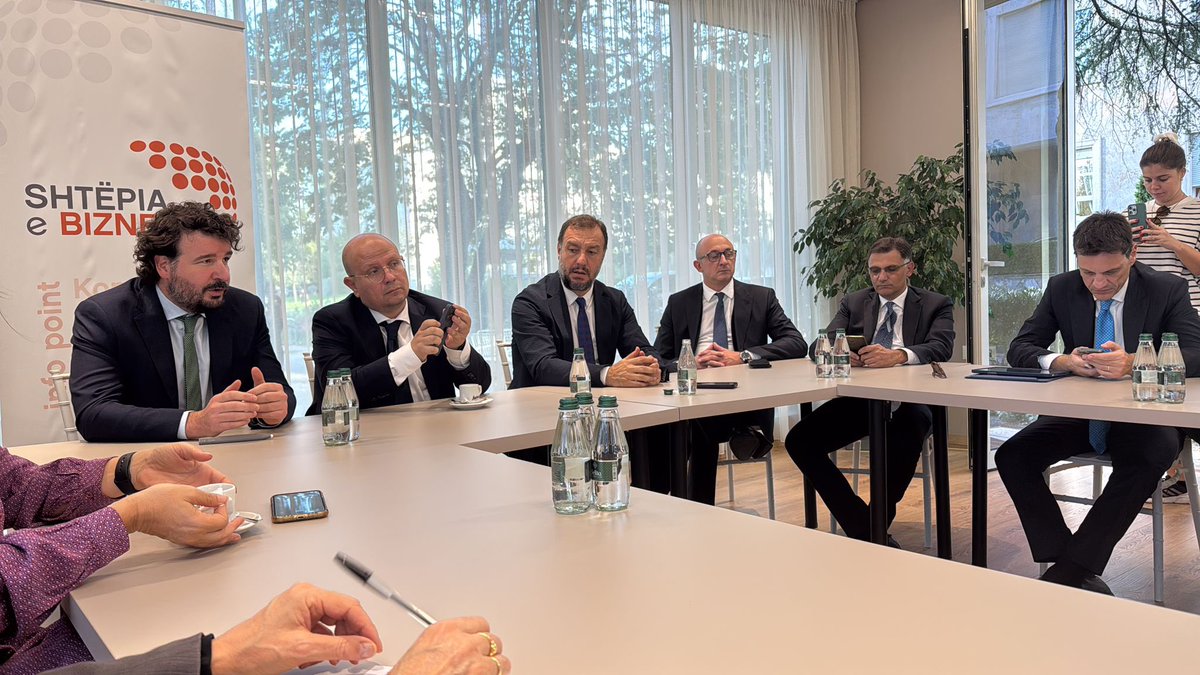 Italy in Albania tweet media