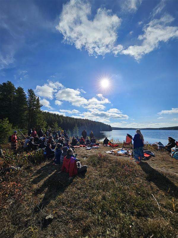 IISD_ELA's tweet photo. Our Fall Feast—an autumnal congregation of Indigenous leaders, community members—has just wrapped up for this year.

We were thrilled to welcome 59 local community members and Indigenous leaders from across the region to discuss community lakes and environmental monitoring 🍂🍂🍂 https://t.co/isDk1zWmP7
