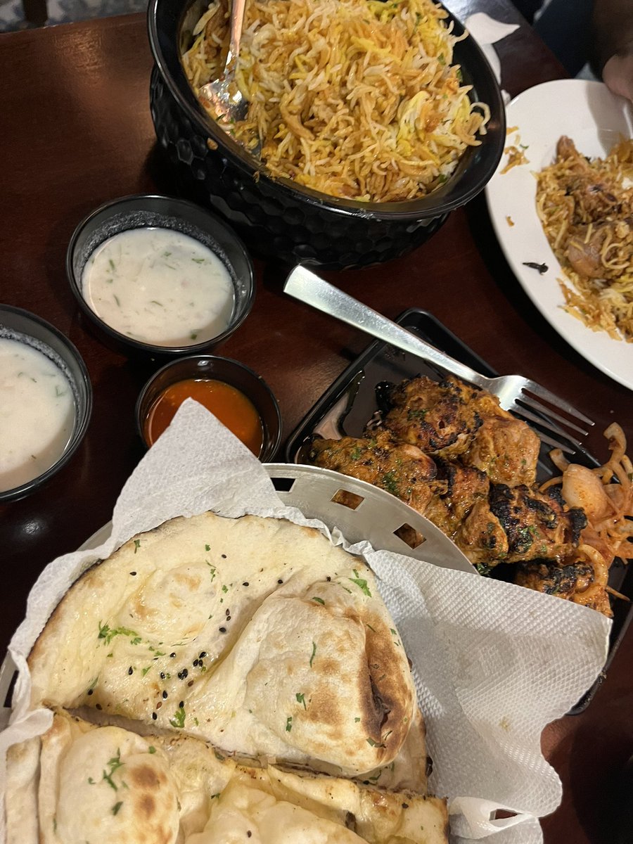 aditi_tibarewal's tweet photo. Apparently this place has better biryani than Meghana?

Atleast that’s what my non-veg friends claim!

📍Aligarh House, HSR https://t.co/ObP8moblbV