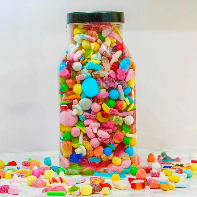 AtlantisLHS's tweet photo. Guess the number of sweets in the jar challenge - Wednesday 6th November in GO3. Winner takes the prize home. 🍬🍭 https://t.co/r2yuBF7Q3M