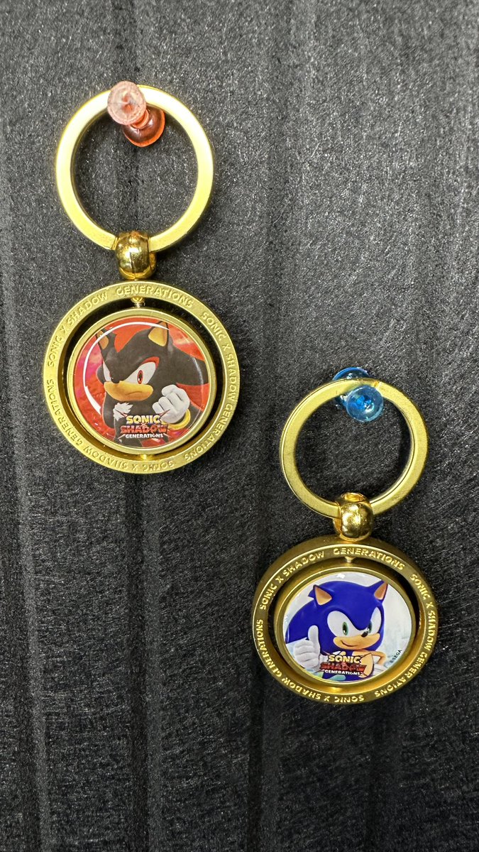 FrackDeals's tweet image. ✨RAFFLE TIME ✨

I'm giving away two Sonic x Shadow Generations spinning keychains! These were exclusive to Gamescom 2024 in Germany. There will be TWO winners!

TO ENTER:
- Follow @FrackDeals and Retweet this post

Deadline to enter giveaway is November 7th at 11:59 PT. Thank…