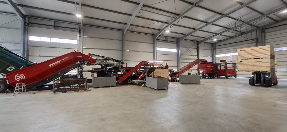 With this impressive storage line, #Dewulf shows its ability to provide a suitable solution for every storage challenge! 💪🇩🇪

#Enjoygrowing #Miedema