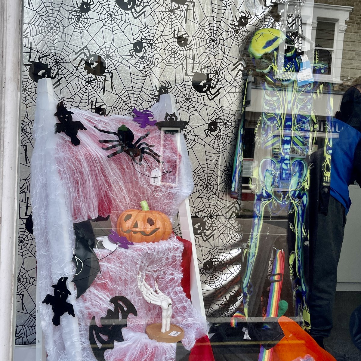 Check out a few of these amazing spooky window displays! 🎃🦇

Which one’s your favourite?