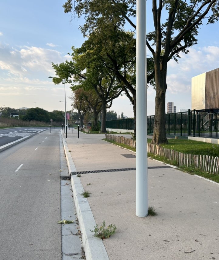 Le meilleur moyen de venir à la piscine Annette-Kellermann au parc des sports de Marville ?  🩱🏊‍♂️

La nouvelle piste cyclable bidirectionnelle avenue Roger-Salengro et le parking #velo 🚲

<a href="/seinesaintdenis/">Département de Seine-Saint-Denis</a> 
<a href="/CorentinDuprey/">Corentin Duprey</a> <a href="/zainabSaidAnzum/">Zaïnaba SAÏD ANZUM</a>