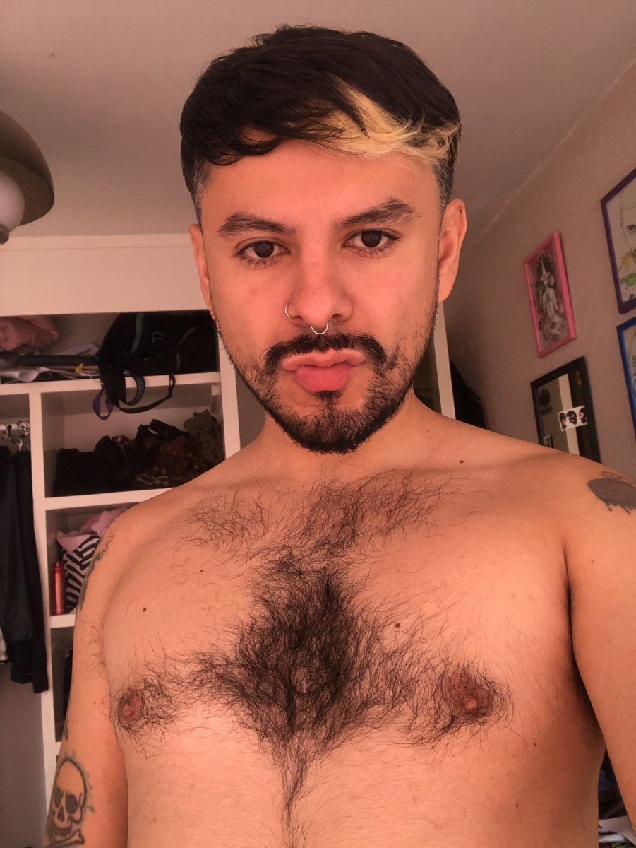 ver_fega's tweet photo. Hoy es mi cumpleaños y estoy muy nostálgico con eso de la edad, pero según yo aún no me veo tan viejx jajaja amo que aparezcan globitos en mi X 🥳🥳🥳🥳 https://t.co/3iMqxUFfnd