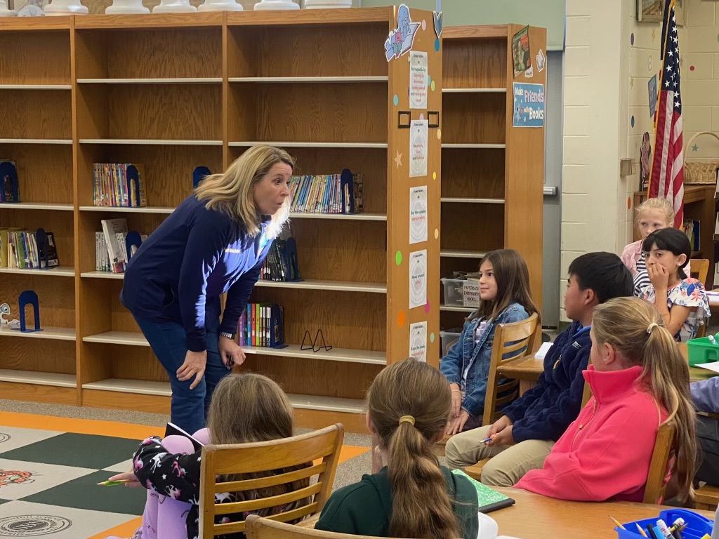 Thank you to Mayor Kim Eulner who recently visited our fourth graders to present about election campaigns! Students learned important facts about the process before the upcoming presidential and mayoral elections.