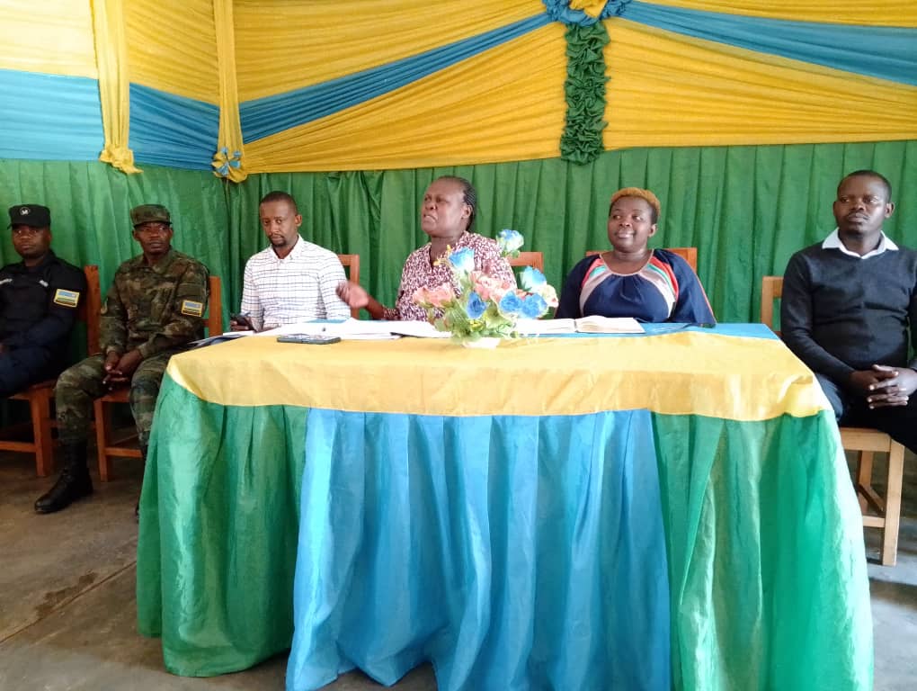 Musanze District (@musanzedistrict) on Twitter photo Ku Munsi wa 2 w'Uruzinduko rw'Abadepite muri <a href="/MusanzeDistrict/">Musanze District</a> rwakomereje mu Mirenge ya Kinigi na Rwaza. Baganiriye n'Ibyiciro by'Abaturage binyuranye barebera hamwe ishyirwamubikorwa ry'ibibazo byabajijwe Abadepite n'ah'Igihembwe cy'Ihinga 2025A kigeze.Basura ibikorwa binyuranye Ku Munsi wa 2 w'Uruzinduko rw'Abadepite muri <a href="/MusanzeDistrict/">Musanze District</a> rwakomereje mu Mirenge ya Kinigi na Rwaza. Baganiriye n'Ibyiciro by'Abaturage binyuranye barebera hamwe ishyirwamubikorwa ry'ibibazo byabajijwe Abadepite n'ah'Igihembwe cy'Ihinga 2025A kigeze.Basura ibikorwa binyuranye