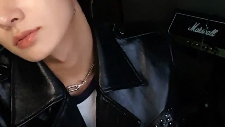 hiddenspicyz's tweet photo. snap out of it.

a #heesun 🔞 au where it was a typical fake dating story, not until laire (sn) decided to fake date akiro (hs), his crush’s cousin. https://t.co/RnW67CA3cY