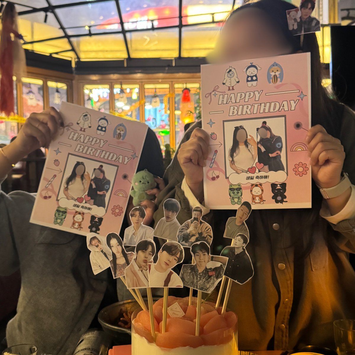 monbebaechuu's tweet photo. 생일이 이렇게나 좋은거라고?
다른 건 모르겠고 당신들이랑 함께여서 행복해요💓

오늘 생일인🎉🎉 @1026_1103_1122 🎉🎉
언니랑 같이 10월 생일이라 행복해😍
내사랑들 우리 오래 함께해요˚ෆ*₊ https://t.co/M0b2lAXMNc
