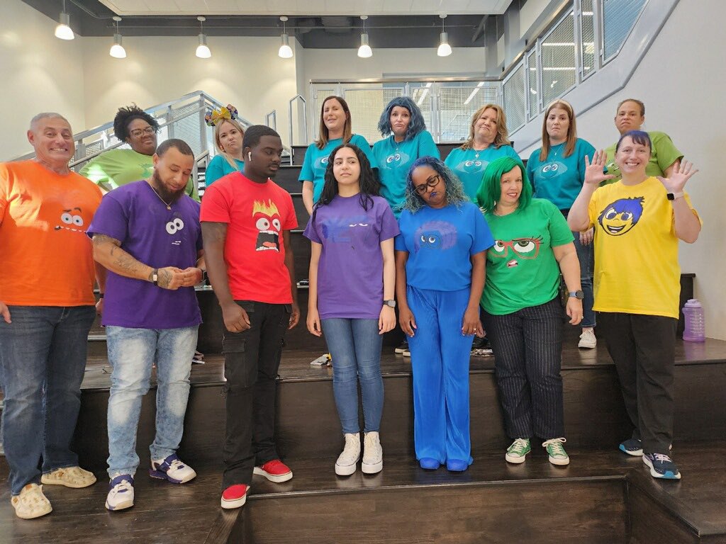 Book Character parade at <a href="/OLE_Leopards/">Leonard Elementary</a>