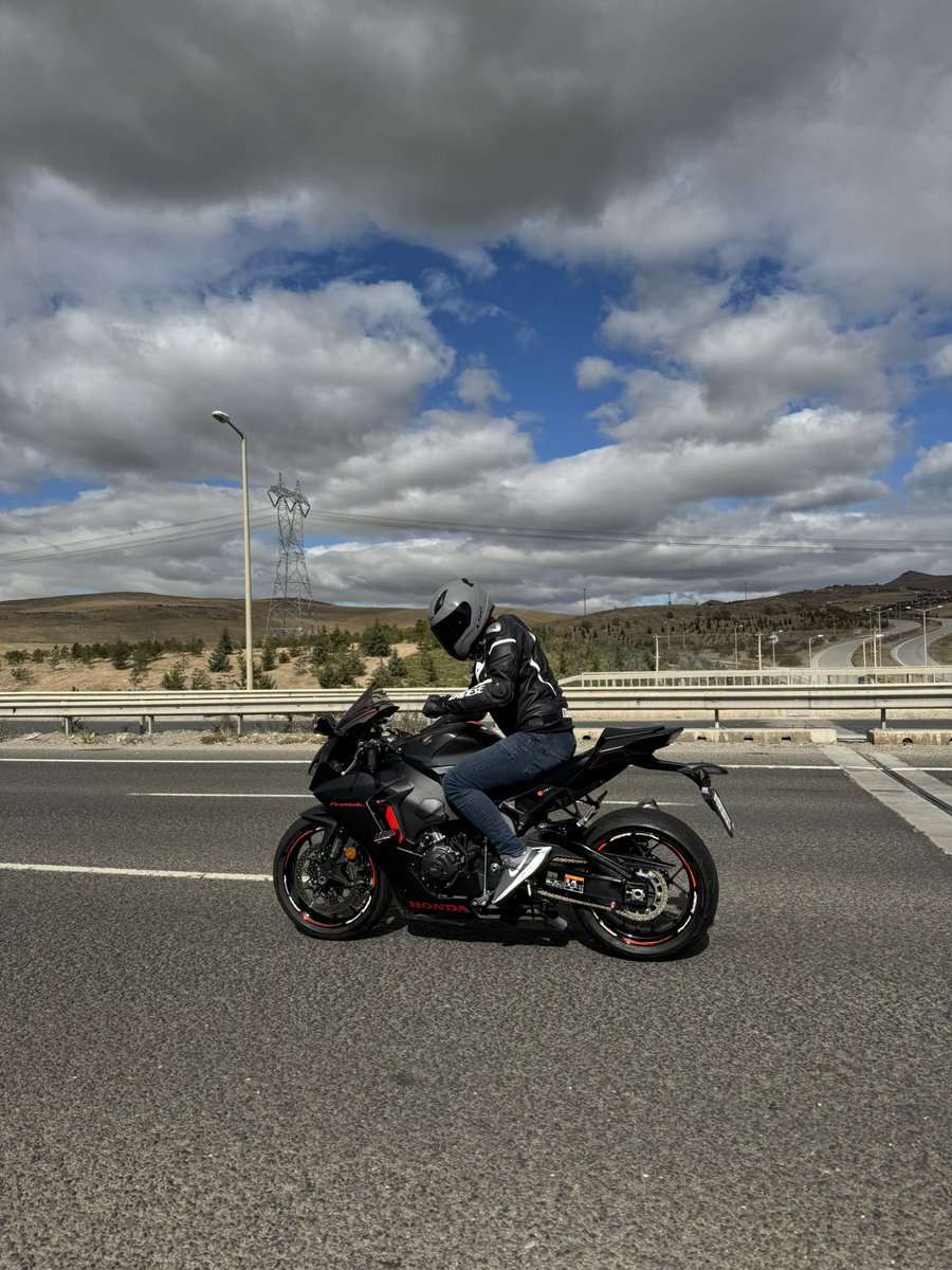 motoruolanadam tweet media