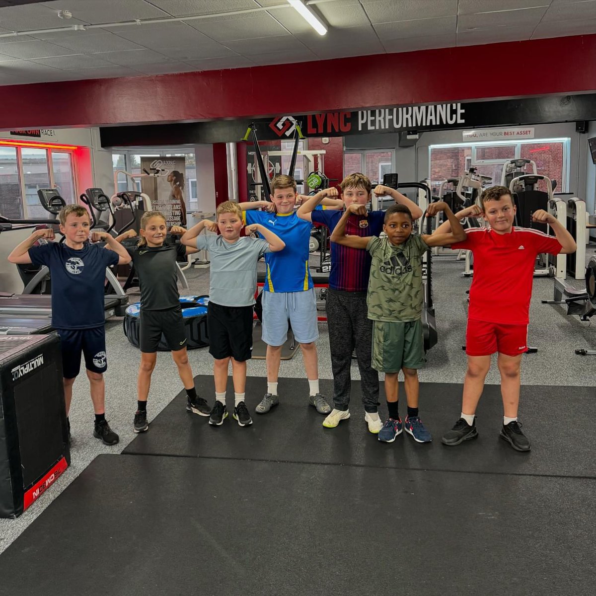 LyncPerformance's tweet image. Another youth team through the Lync doors this week ✅⚽️

Welcome to Worksop Boys &amp;amp; Girls U11s Wolves! 👋🏼🔵🟡 First time for this group here at Lync and they absolutely loved it! 💯 

Well done again everyone, smashed it 👊🏼🔥