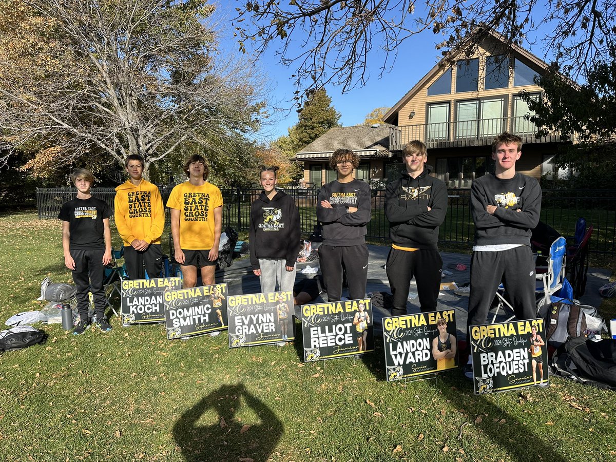 xcgretnaeast's tweet photo. Itβs race day! Letβs go Griffins! #statexc https://t.co/3R5N5lIHCx