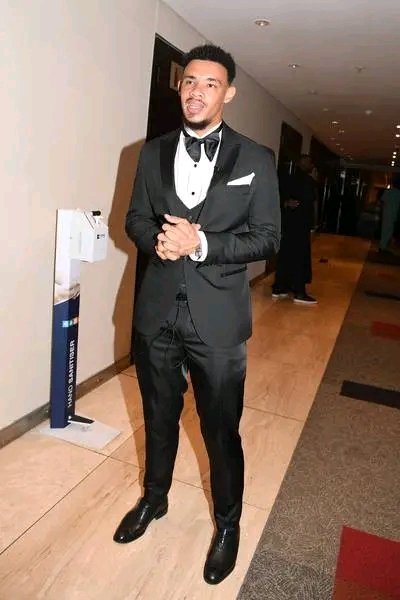 Mamelodi Sundown Ronwen Williams will be flying to attend the Ballon d'Ors in France!✈️🇲🇫

The club will cover all expenses for his trip 
He will be unavailable in the next game and 𝐠𝐨𝐨𝐝 𝐥𝐮𝐜𝐤 𝐑𝐨𝐧𝐳𝐚!🙏