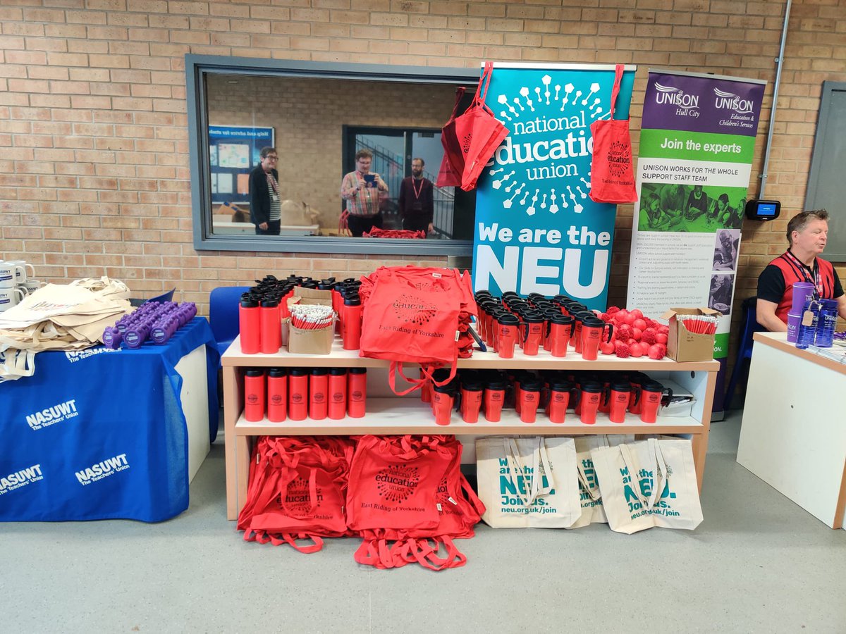 Recruitment fair at Wolfreton for the TCAT training day - always good to give goodies to members 🛍️