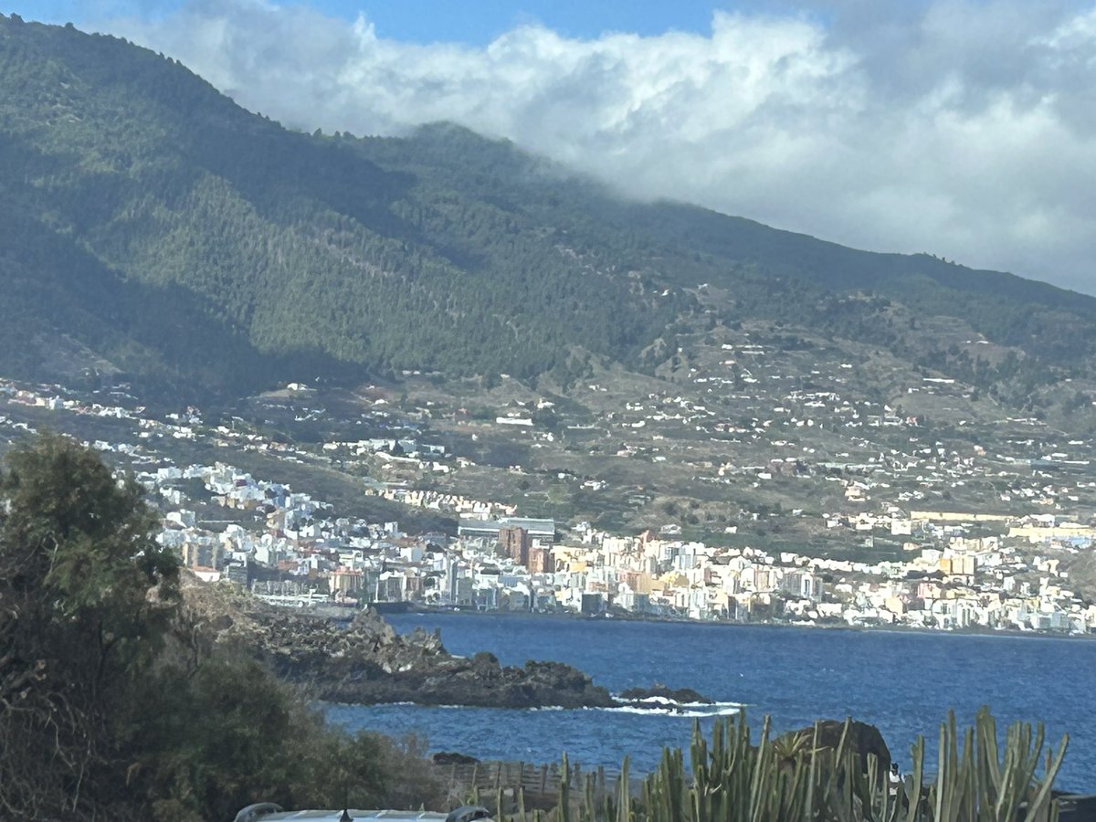 Siempre es un placer y un regalo compartir mesa con grandes profesionales y amigos ❤️
Lo he disfrutado muchísimo! 
Cada año nuevos desafíos 👏
Fantásticas jornadas! 
#XXJPE <a href="/EnfermeriaCN/">EnfermeriaCanaria</a> <a href="/Oskartf/">Oskartf</a> <a href="/luiscairos/">Luis Cairós</a> <a href="/CrisRguezMiguel/">Cristina Rodríguez de Miguel</a> <a href="/RosaGarcargarg1/">Rosa García</a> <a href="/cristo_nauzet/">Cristo Nauzet Hernández Hernández</a>