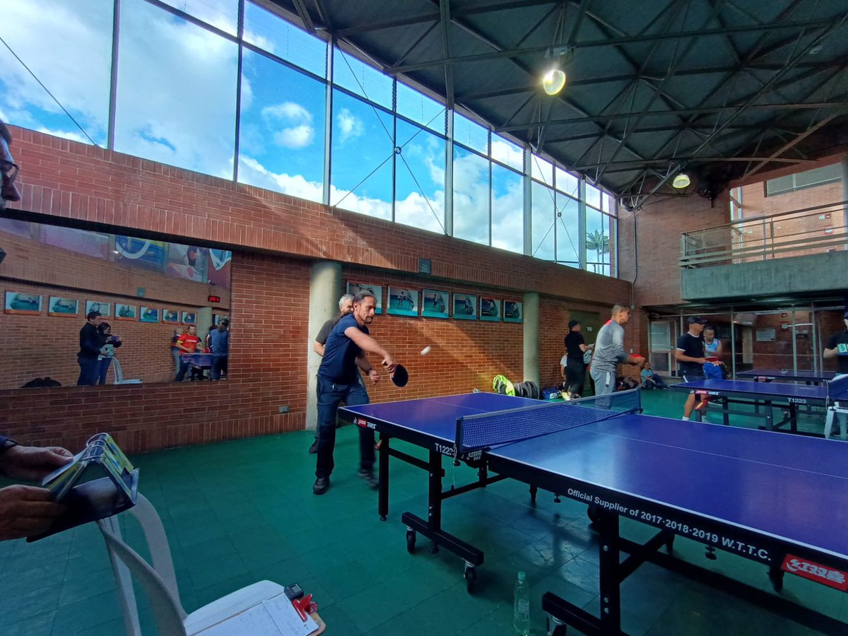 ServicioCivilD's tweet image. ¡La final de tenis de mesa dobles está en plena acción en los #JuegosDeportivosDistritales! En minutos conoceremos a las y los servidores ganadores de esta emocionante competencia. 🎉💪 ¡Gracias por activar el #PoderDelBienEstar en cada disciplina de estos X Juegos Deportivos!