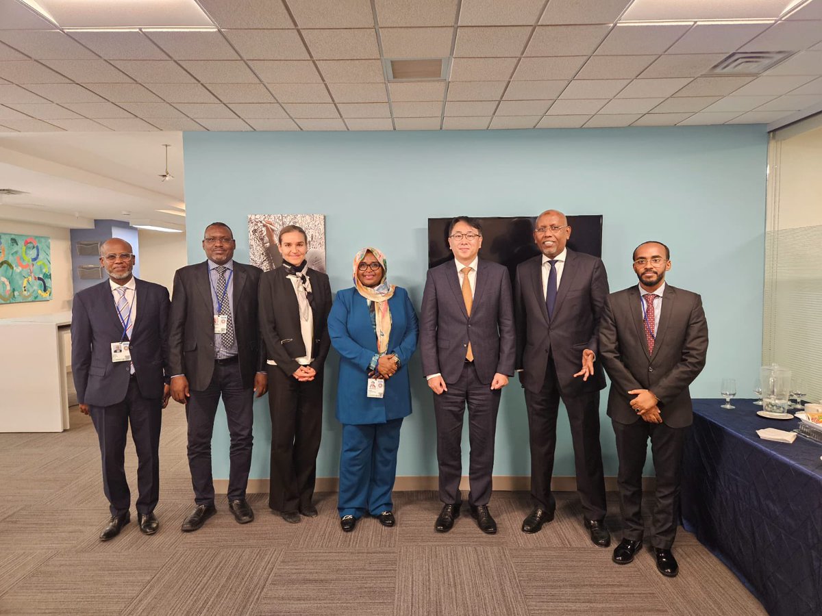 Ilyas M. Dawaleh (@ilyasdawaleh) on Twitter photo With my colleague <a href="/MariamHamadou1/">Mariam Hamadou</a> from <a href="/MENIDjib/">MDENI</a> and Team, had an Excellent first meeting with the newly appointed <a href="/WorldBank/">World Bank</a>’s Digital TransformationVP, Mr Sangbu Kim.
#Djibouti has the largest Telecommunications infrastructures of #Africa, a new well crafted national policy, With my colleague <a href="/MariamHamadou1/">Mariam Hamadou</a> from <a href="/MENIDjib/">MDENI</a> and Team, had an Excellent first meeting with the newly appointed <a href="/WorldBank/">World Bank</a>’s Digital TransformationVP, Mr Sangbu Kim.
#Djibouti has the largest Telecommunications infrastructures of #Africa, a new well crafted national policy,