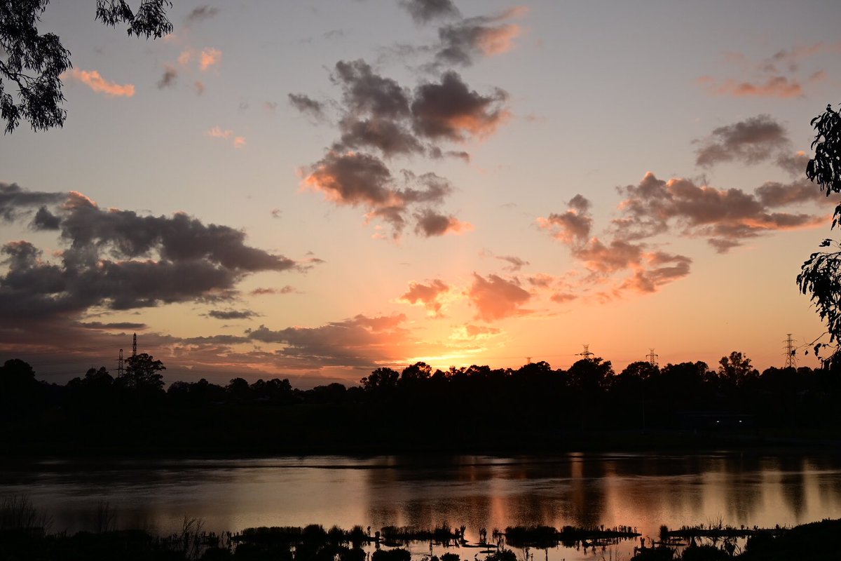 GeorgeSz12's tweet photo. Hi All,
Good Morning on this Saturday
Sunrise this morning from the Brisbane River Bank
Have a great day
#sunrie #brisbaneriverbank
#nikonz6ii #z6ii #mynikonlife
@olivia_brisbane @DiQld
@HarleyRozeBBW https://t.co/55owgvLytg
