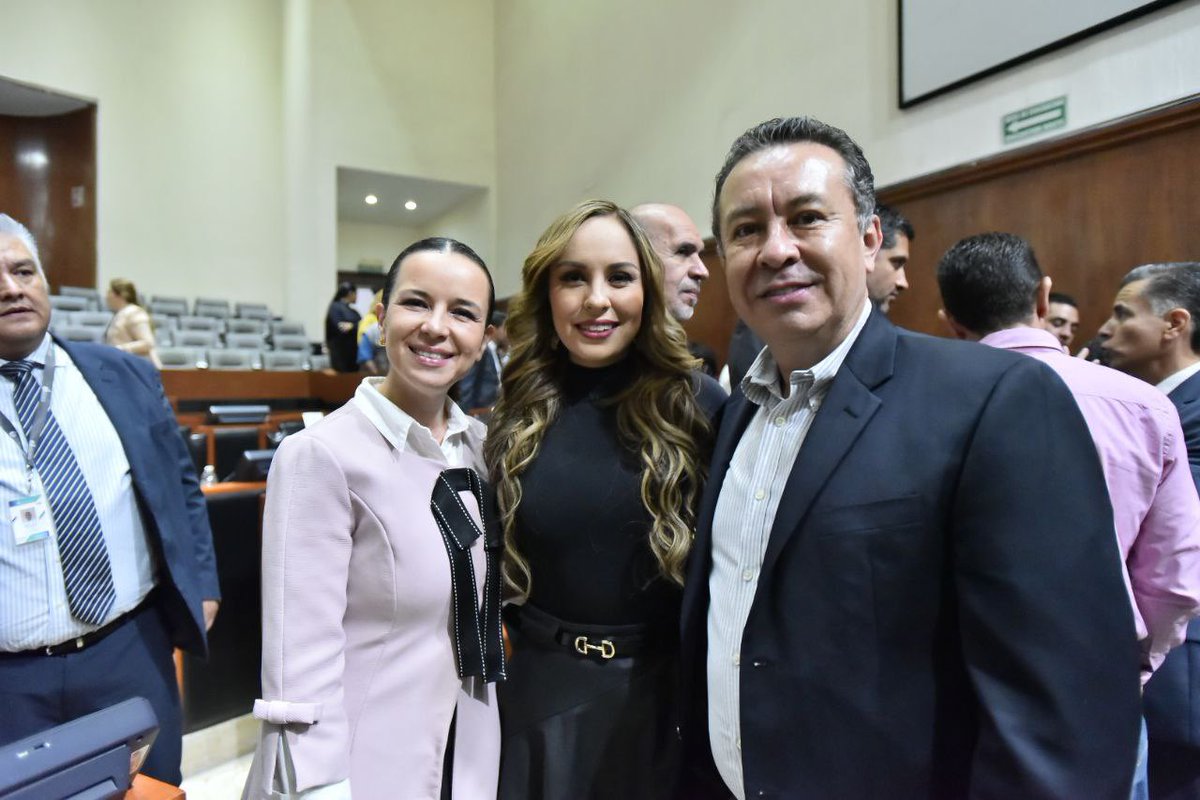 Estoy lista para asumir esta responsabilidad una vez más, con el compromiso de seguir trabajando por las y los Jaliscienses. 

Esta mañana, tomamos protesta quienes formaremos parte de la LXIV legislatura. 

Quiero agradecer de manera especial a <a href="/MovCiudadanoJal/">Movimiento Ciudadano Jalisco</a> y  todas las