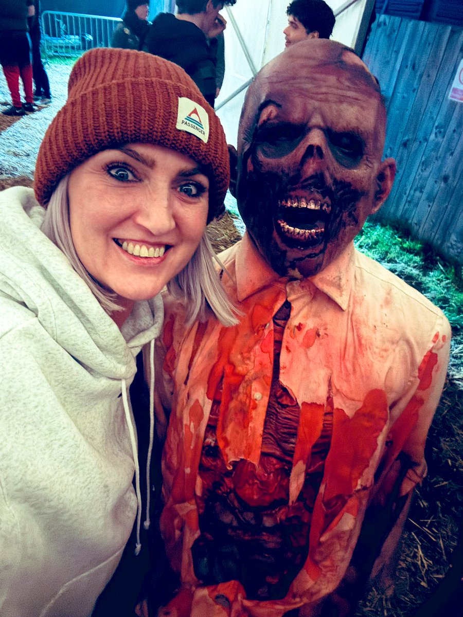 D11kim's tweet image. Tonight the @DoubleElevenLtd monthly bus tour took us thrill seekers to @KirkleathamWG for #screamfactory for a Halloween night! Shit scared at points but loved every second. Lots of team work and hand holding ha! 🤜🏼🤛🏼