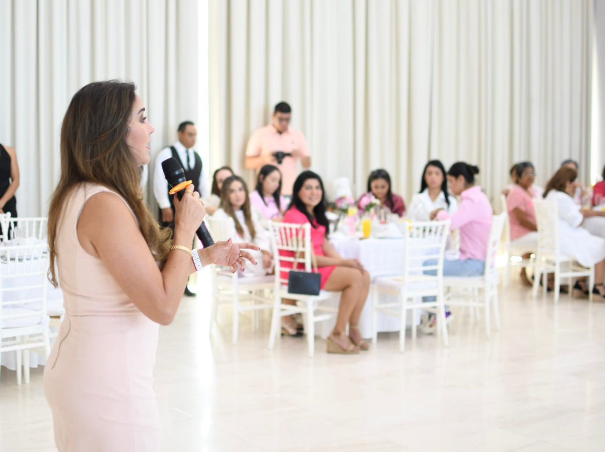 Un honor haber asistido como cada año, al décimo desayuno Rosa, a favor del <a href="/gruporetomexico/">Grupo Reto México (Grupo Fundador)</a> por la lucha contra el cáncer de mama, organizado por <a href="/Marianomolina/">Mariano Molina</a> 

La prevención es la clave para que más mujeres tengan la oportunidad de tomar el tratamiento adecuado.