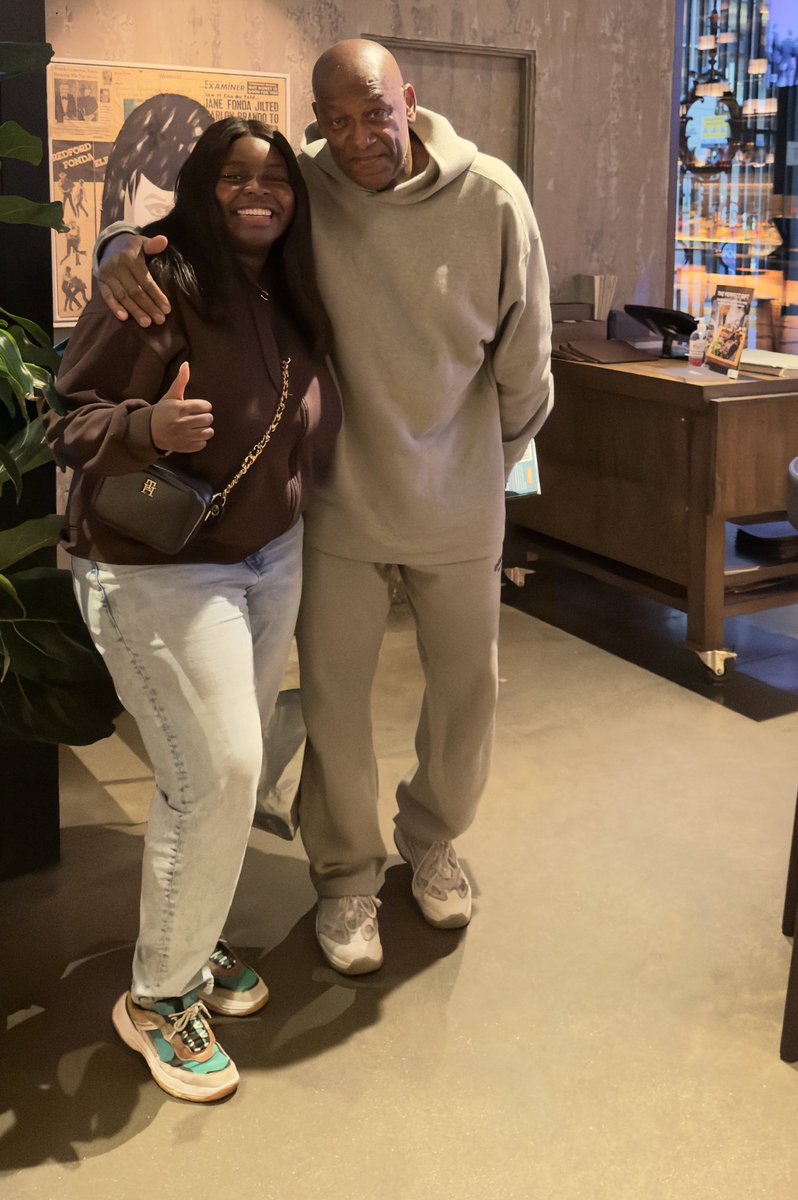 lawrencerenaldo's tweet image. The day I felt so blessed because I got the opportunity to hang out with Hayley Mulenda. Your time and conversation was highly appreciated. #kevincadle #Brother