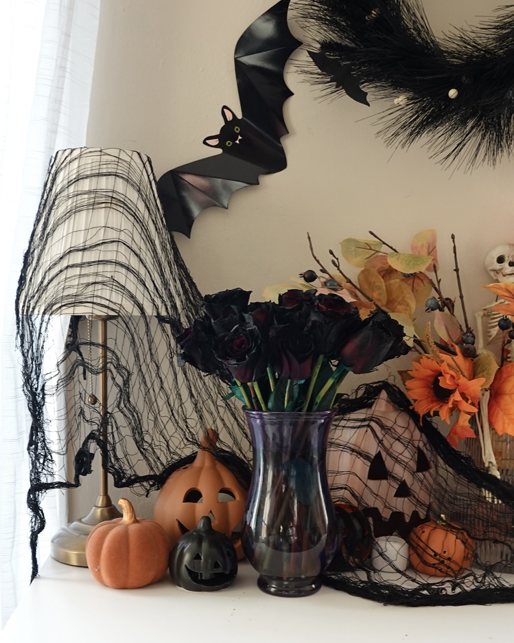 Black roses for Halloween? Yes, please! 🖤

Elevate your spooky season with these hauntingly beautiful blooms: bit.ly/4gOseJA