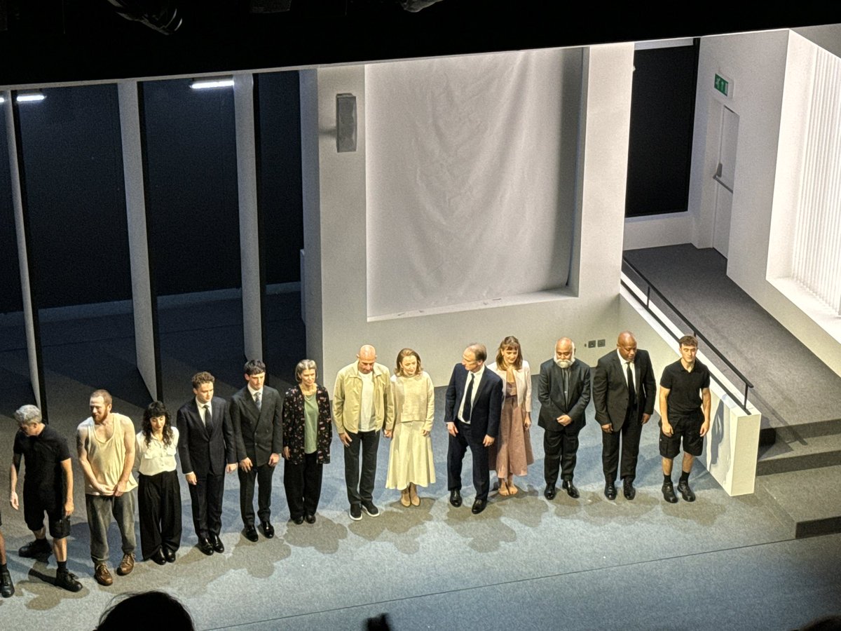 taylorfanzel's tweet image. Second time round did not disappoint!
Seeing a show more than once and still feel the same shocking, emotional, heart-pounding feelings just proves the strength of that piece of theatre.
Lesley will never seize to amaze.
@OedipusWestEnd #LesleyManville #MarkStrong