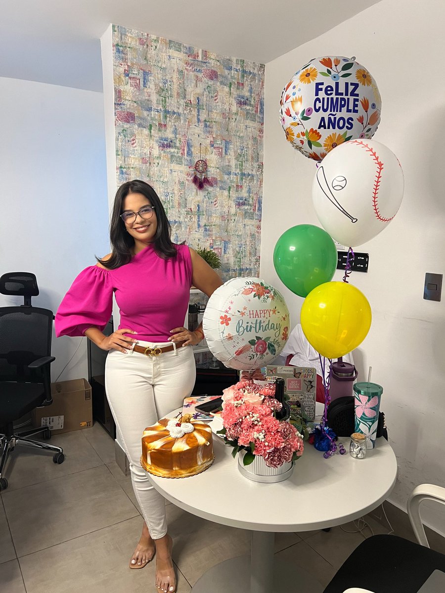 mabel_cruz25's tweet photo. Yo cumpliéndolo feliz mis 32 ✨🎉 https://t.co/KmknnBbKTR
