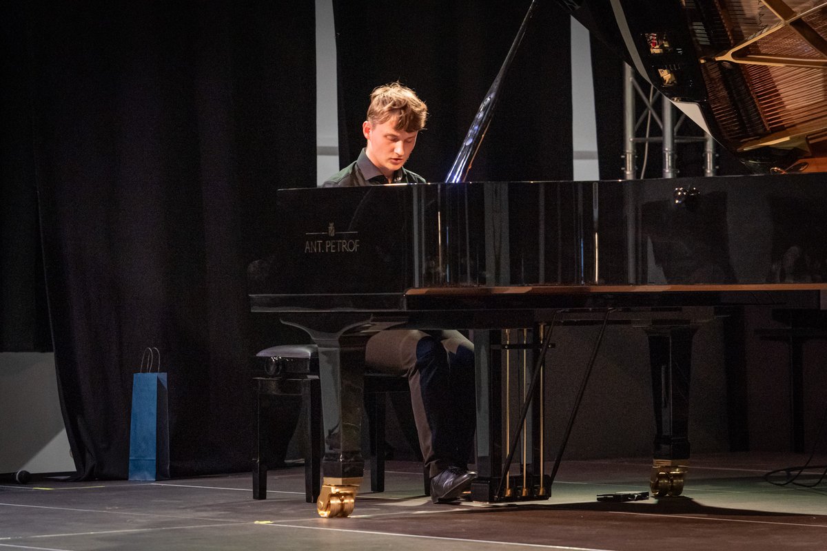 Farmaceutická fakulta v Hradci Králové Univerzity Karlovy oslavila 55. výročí svého vzniku. 

Podrobnosti najdete na webu
faf.cuni.cz/Verejnost/Zpra…