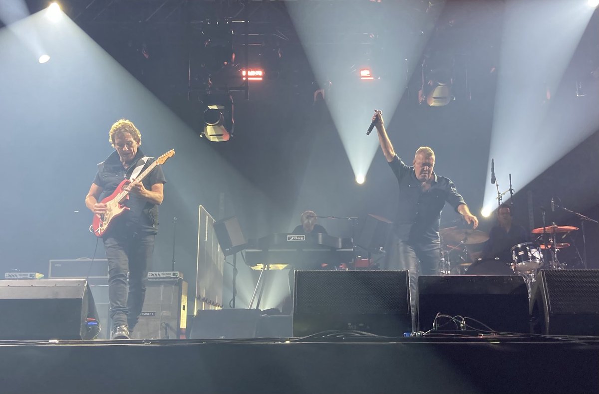 RealLuckyPhil's tweet image. 50yrs of the G O A T @coldchisel in a show that was 1 of the best. @JimmyBarnes @ianmossmusic smiles while handing over Flame Trees to the crowd who sang as 1. What a night What a band Thank 👏🏻 You 👏🏻 #TheBigFiveO #ColdChisel #Chisel