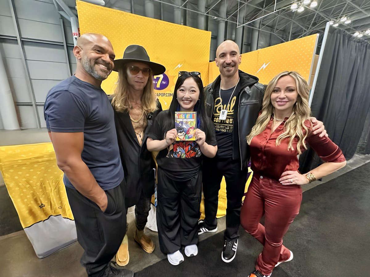 Lulexiaa's tweet image. One of the happiest days of my life! I met the TEEN TITANS! 💚🧡❤️💙💜

NYCC was the best! This was my childhood dream come true! I loved Teen Titans since I was 7 years old and I never thought this would be possible! I’m so thankful for this day! 🥹