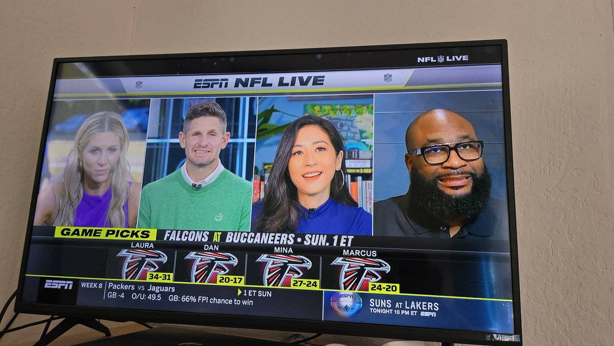 dommah's tweet photo. Man the #NFLlivecurse is fullpowered back with that Rams upset. But as @danorlovsky7 sez the Bucs are too injured and I ❤️ these Falcons. BUT SOMEONE PICK DALLAS for my 9ers sake PLZ @LauraRutledge !!! https://t.co/EsEvVqDhDU